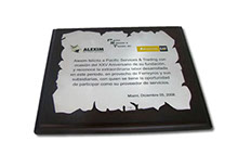 Placa pergamino liso fotograbada con base en caoba